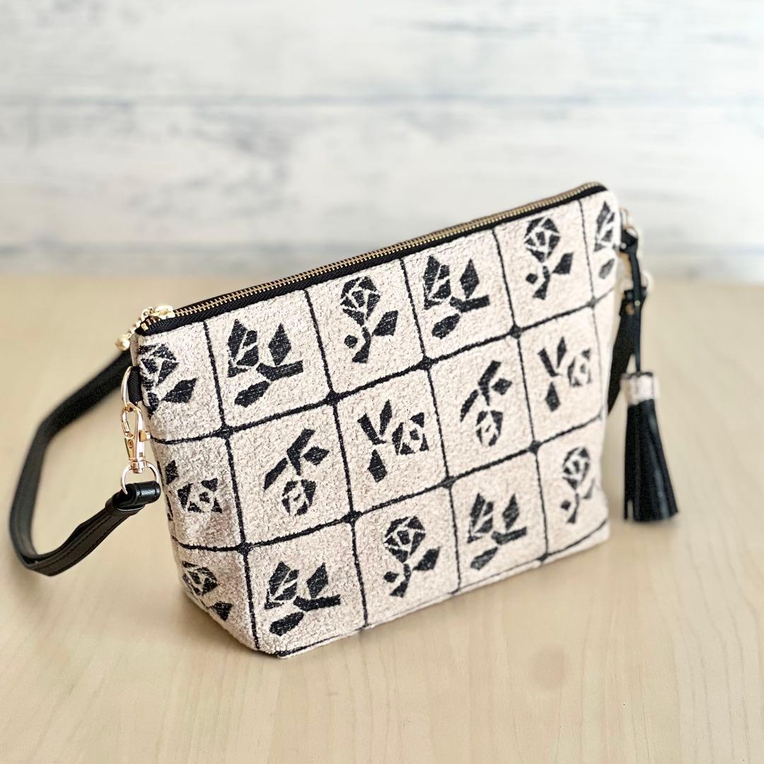 Lulu small beigeショルダーバッグMB509-163