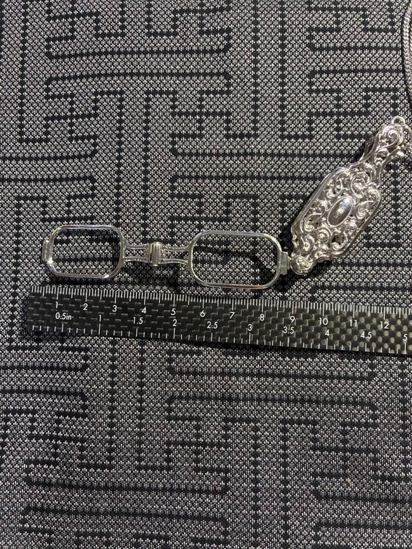 ペンダント型メガネ