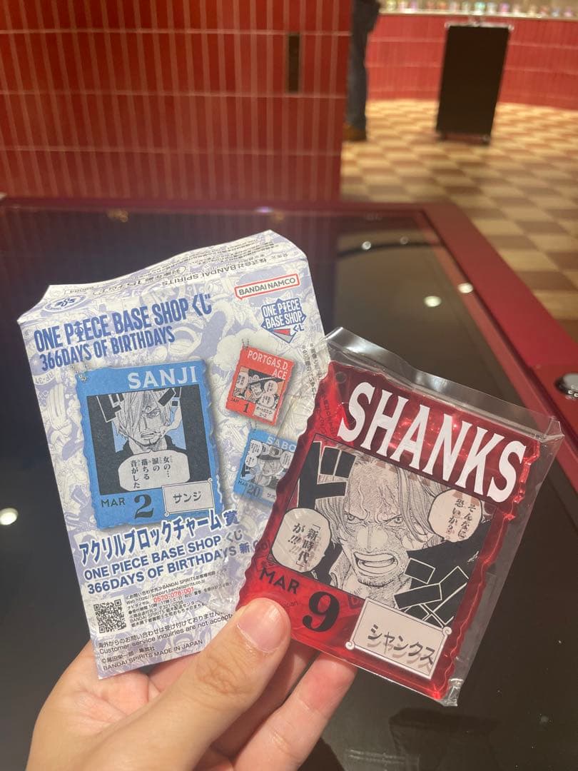 ワンピースベースショップ　一番くじ　シャンクス　アクリルブロックチャーム