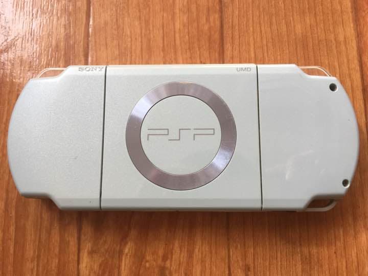 【8/16価格改訂(値上)】PSP-2000 ＋ソフト10本、付属品、おまけ付き