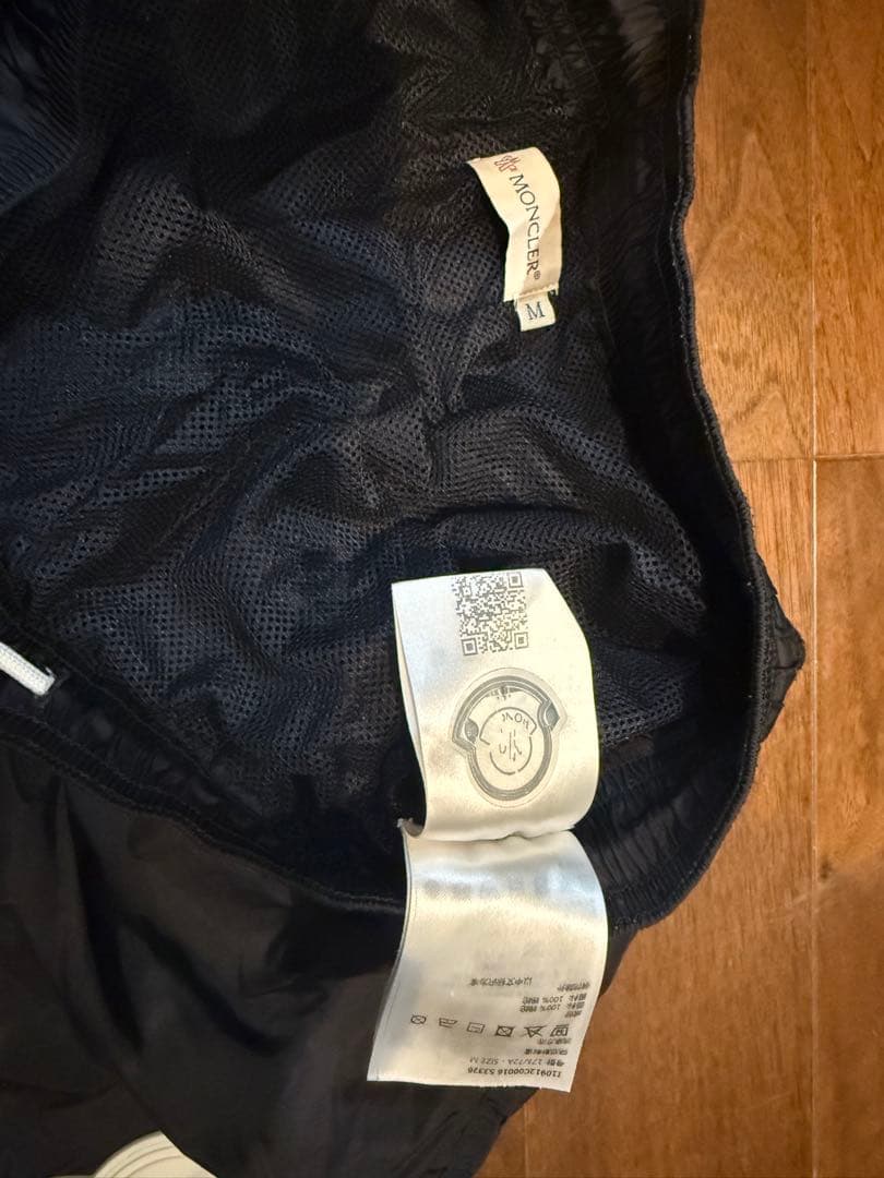 MONCLER 黒 ショートパンツ Mサイズ 新品タグ付き
