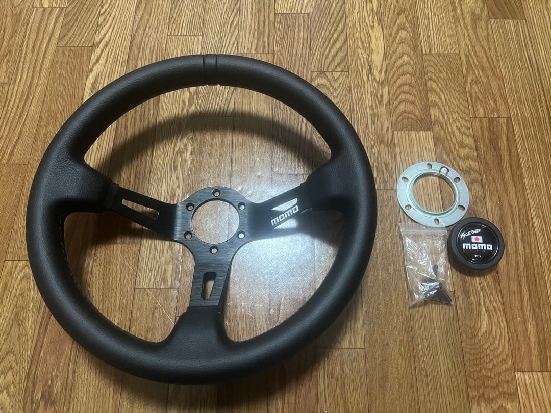 美品 MOMO ステアリング ディープコーン 33パイ