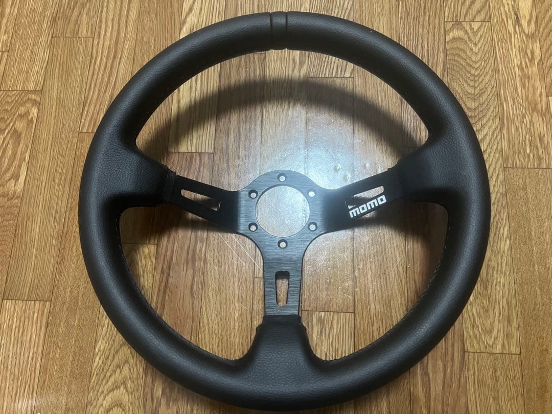美品 MOMO ステアリング ディープコーン 33パイ