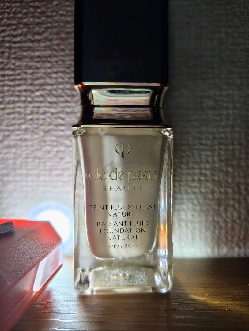 クレ・ド・ポーボーテ　タンフリュイドエクラナチュレル　オークル00