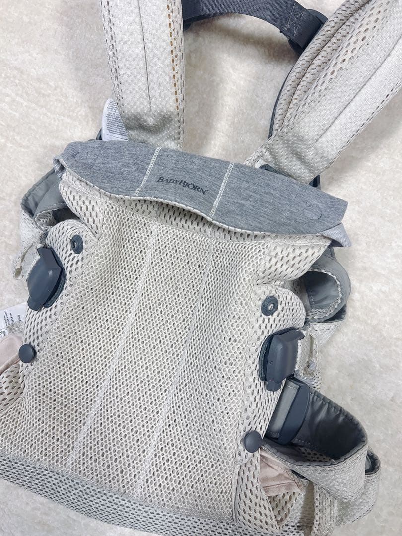 ベビービョルン　抱っこ紐 ハーモニー　クリーム