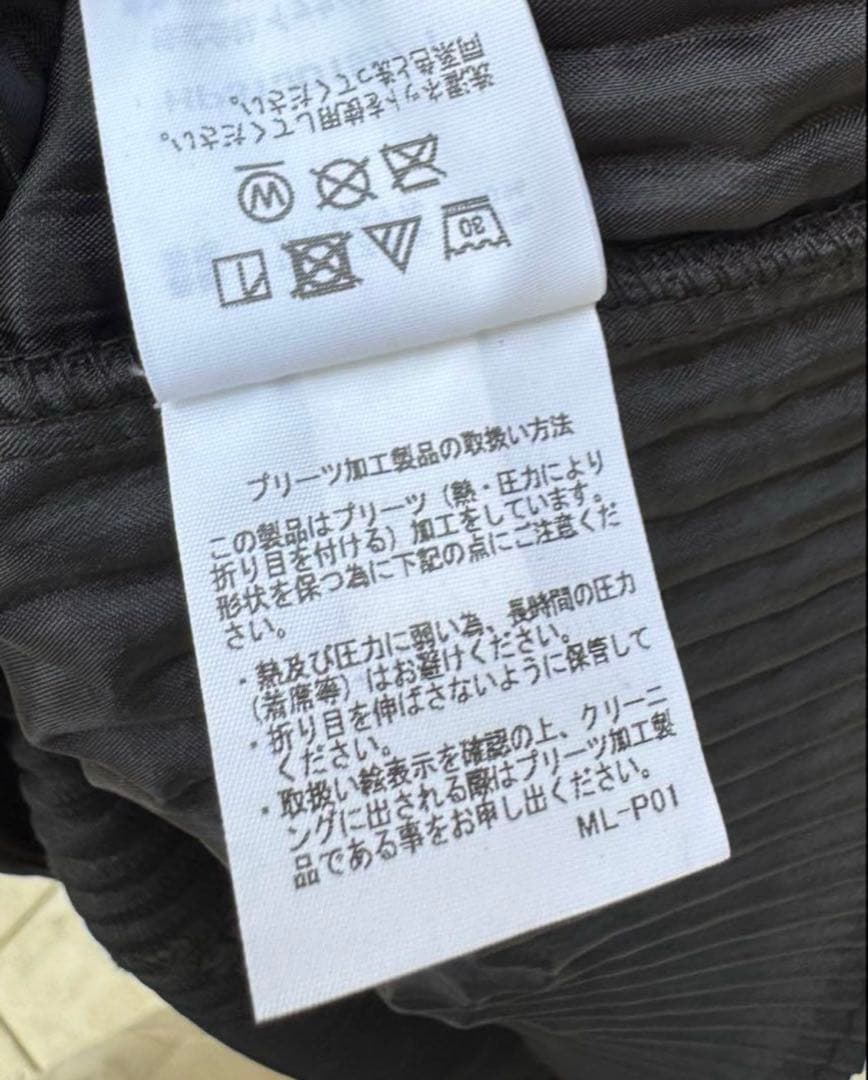 HOMME PLISSÉ ISSEY MIYAKEノーカラージャケット 黒