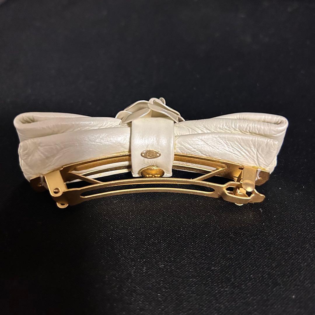 CHANEL カメリア　バレッタ　ホワイト