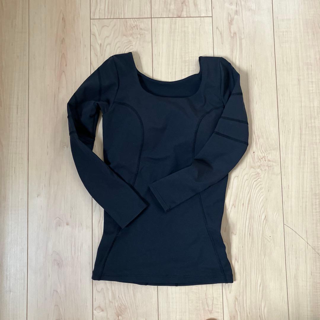 リントスル黒のヨガウェアセット（長袖トップス・ハイウエストレギンス）1回着用