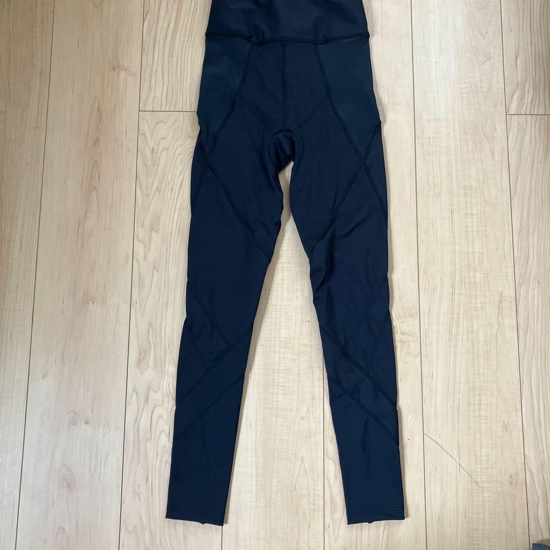 リントスル黒のヨガウェアセット（長袖トップス・ハイウエストレギンス）1回着用