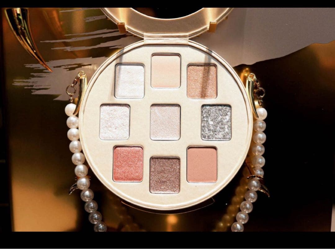 シュウウエムラ×TASAKI パールレベルクラッチアイシャドウパレット
