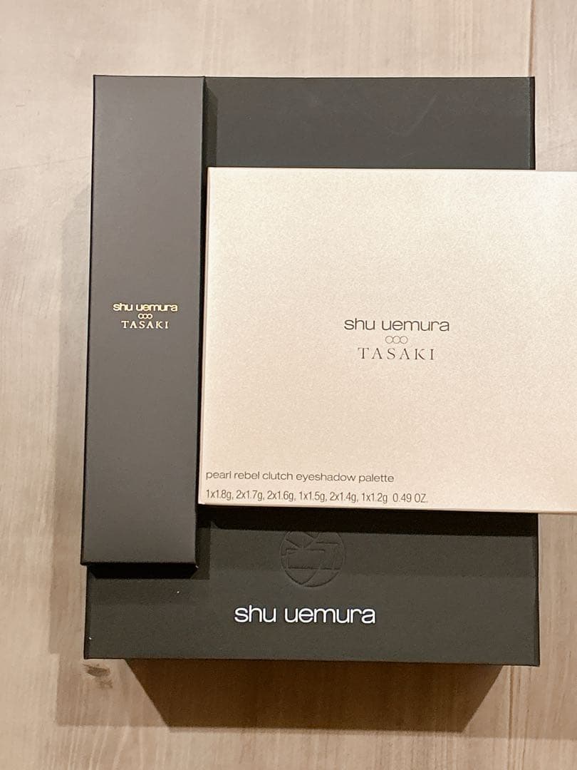 シュウウエムラ×TASAKI パールレベルクラッチアイシャドウパレット