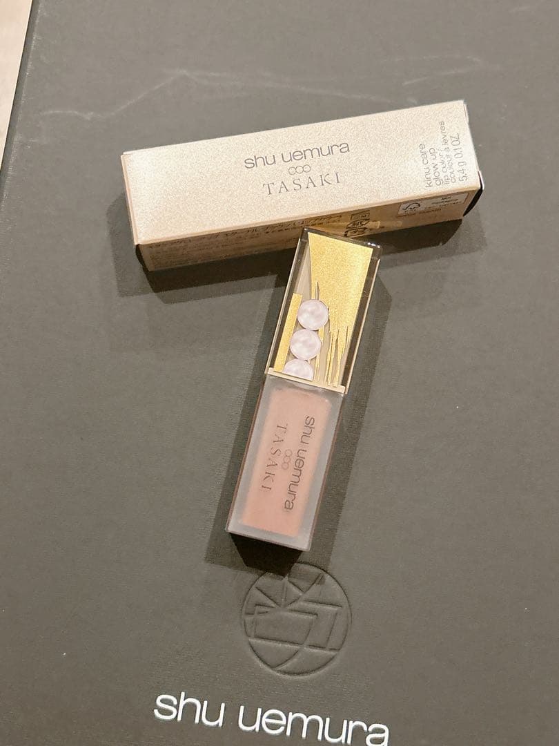 シュウウエムラ×TASAKI パールレベルクラッチアイシャドウパレット