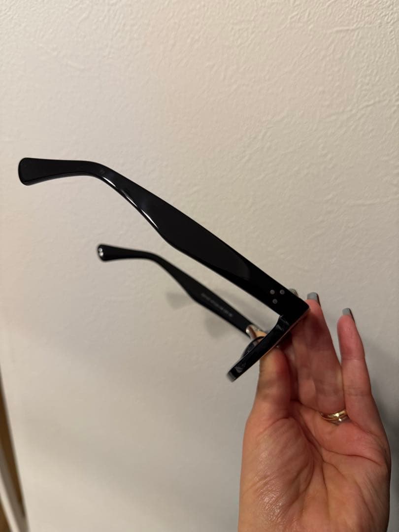 NUEF 黒縁メガネ　ユニセックス対応