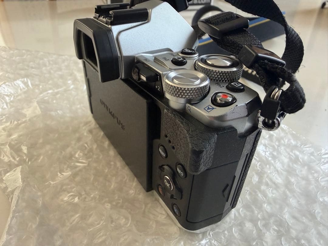 OLYMPUS OM-D E-M5 Mark ⅱ シルバー（動作未確認ジャンク）