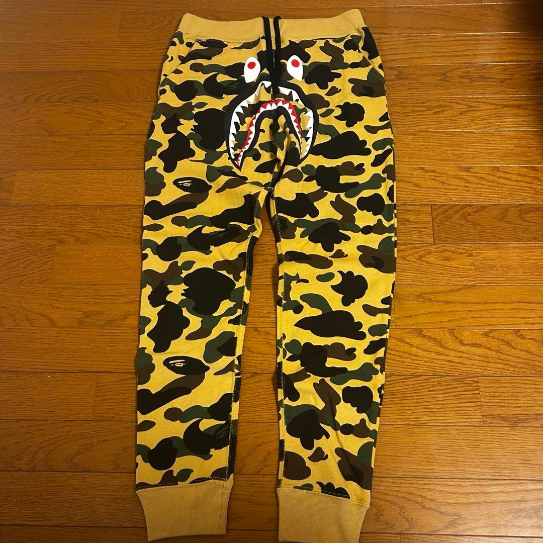 A BATHING APE® エイプ カモ シャーク パンツ タグ付き