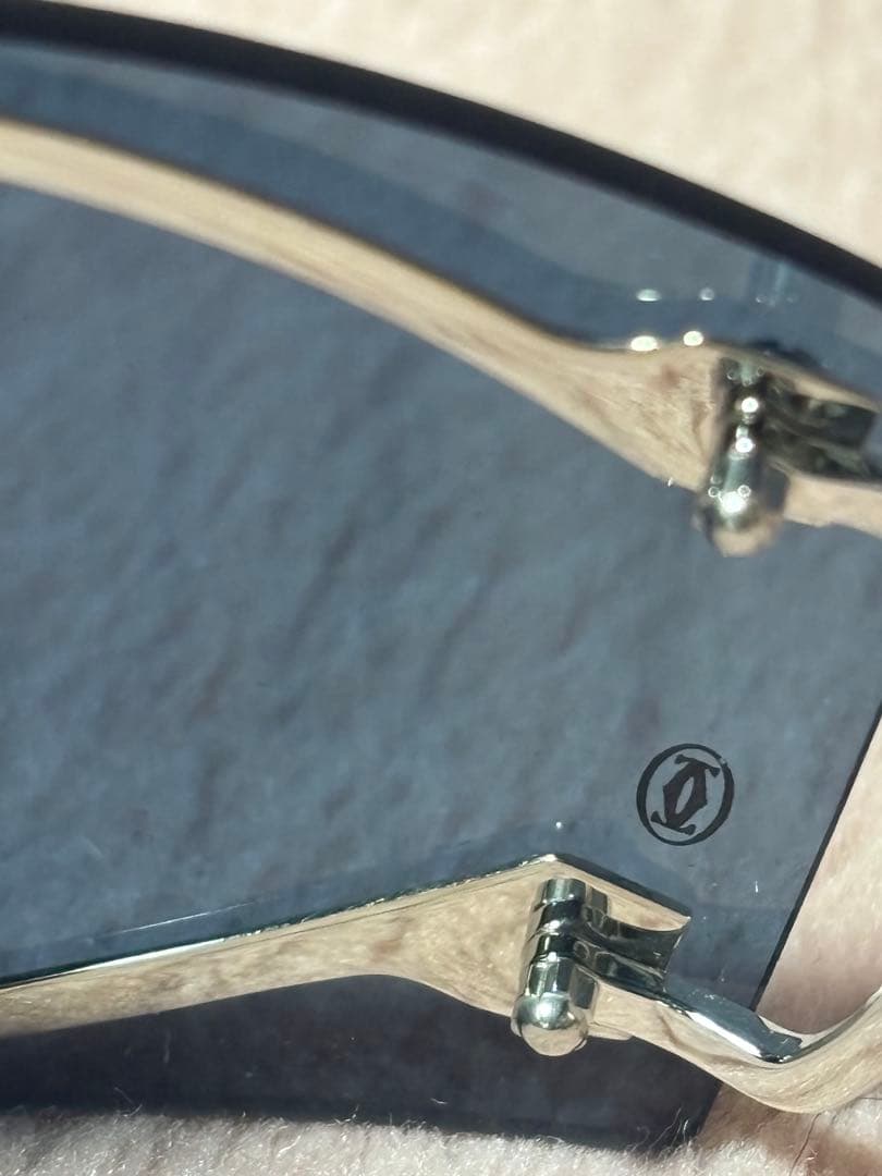 カルティエ　サングラス　特異デザイン