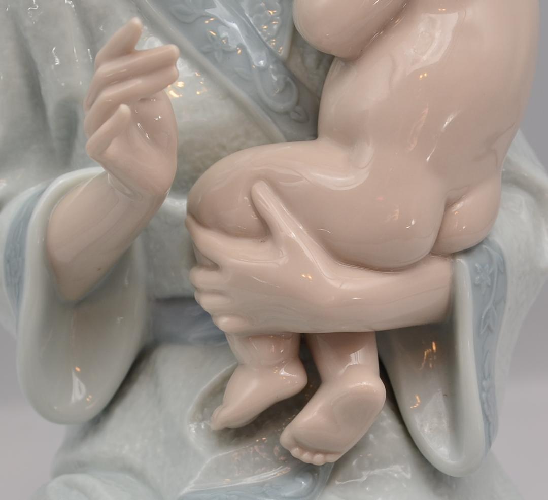 眠れ、愛しい子　＃8030　★リヤドロ　スペイン　ポーセリン　光沢仕上げ　絶版