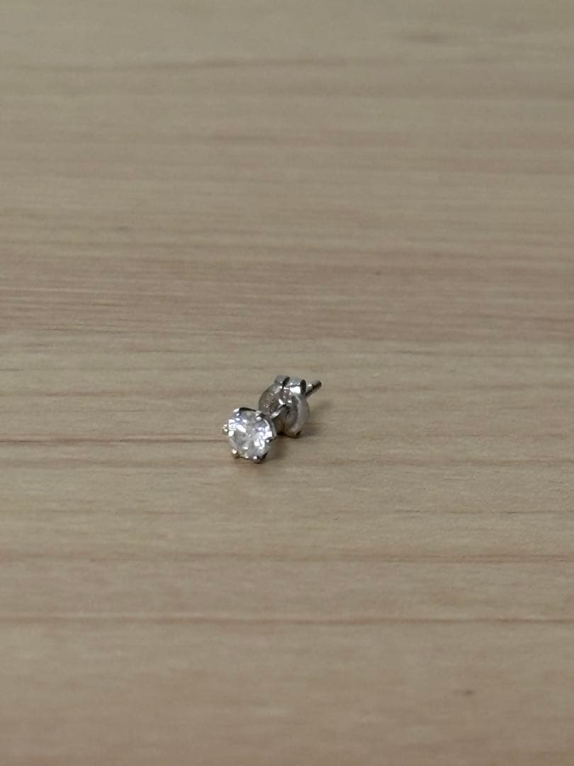 ダイヤモンドピアス　片耳　0.15ct　pt900