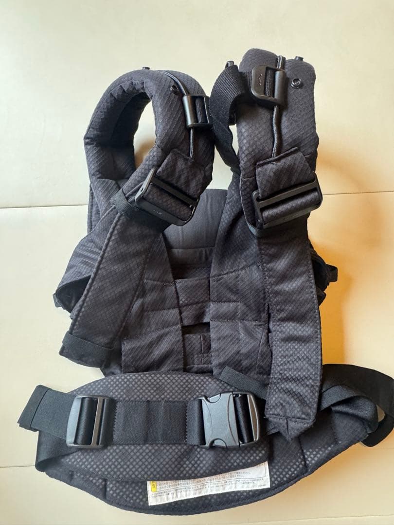 ヌナ　抱っこ紐　ブラック