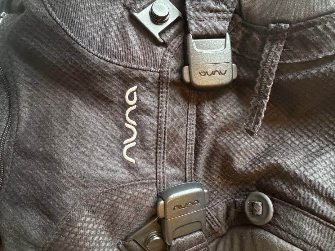 ヌナ　抱っこ紐　ブラック