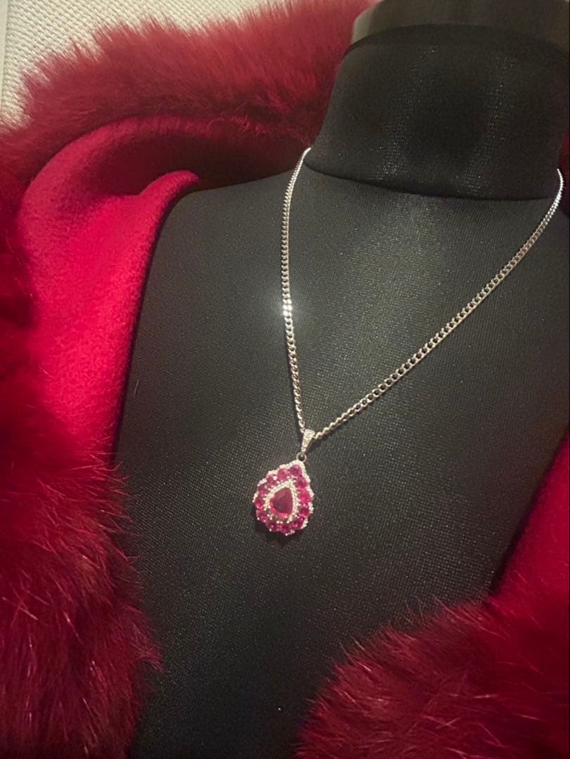 ぶぶ❣️大粒デザイン天然ルビーネックレス