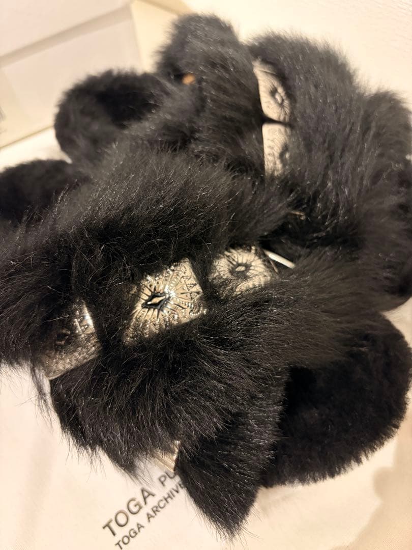 TOGA PULLA トーガ ファー スタッズ シルバーポリッド　サンダル