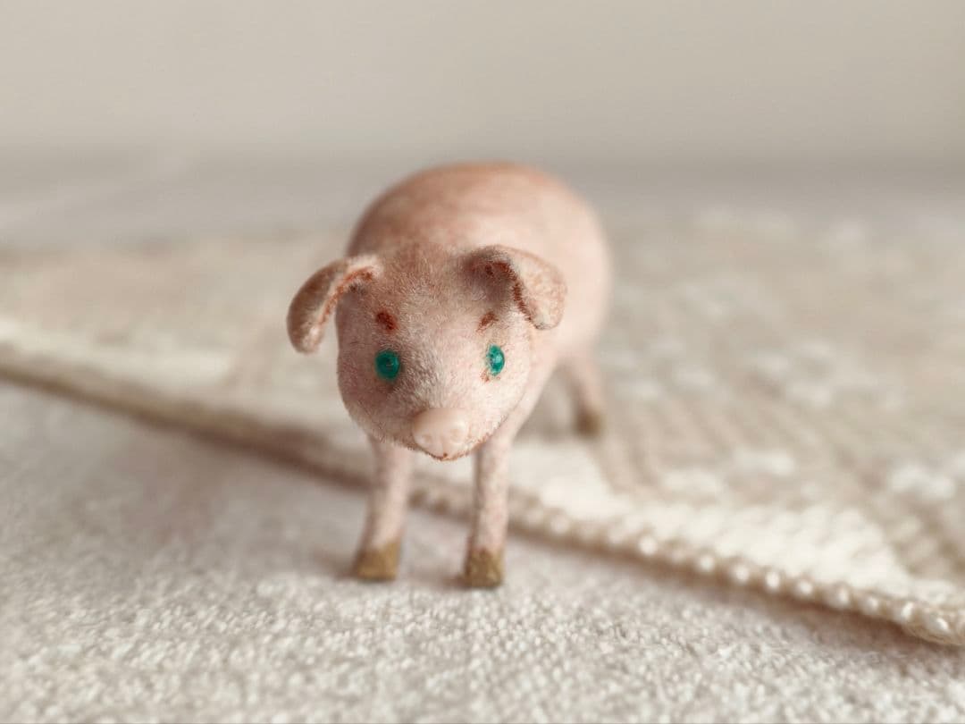 【まーちゃんさま】vintage figure ୨୧ * グリーンの瞳のブタさん