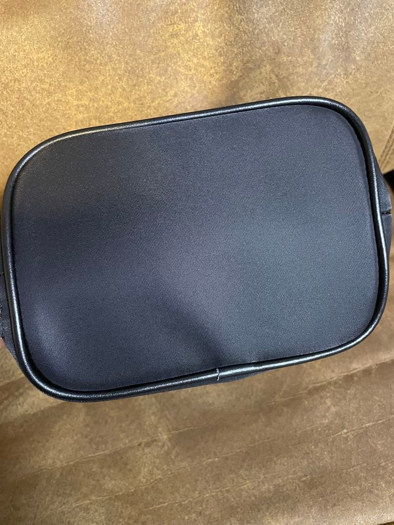 ブラック巾着型ハンドバッグ　uniqute ユニキュート　ナイロン　日本製