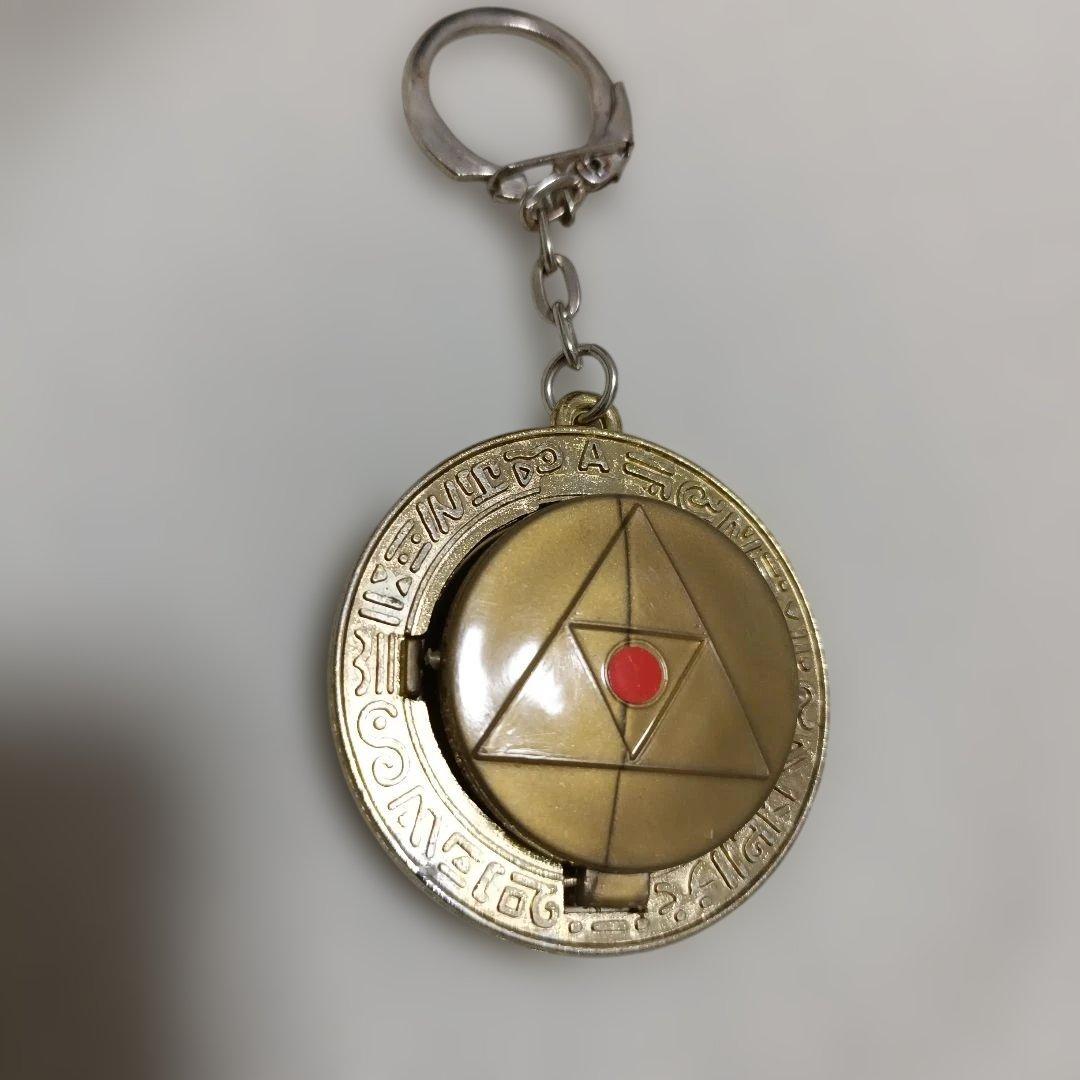 【珍品】ナガサキヤ　ゼルダの伝説　トライフォース型キーホルダー
