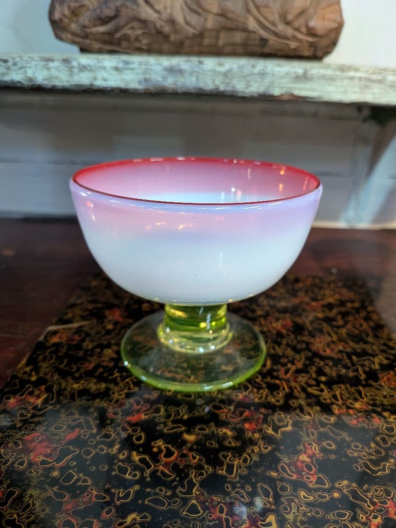 大正時代　三色　 乳白暈ガラス赤縁碗形氷コップ ウランガラス脚