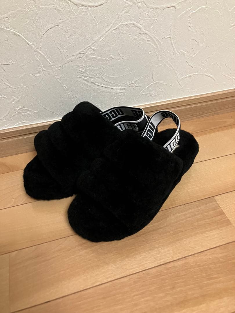 UGG ファーサンダル　23センチ