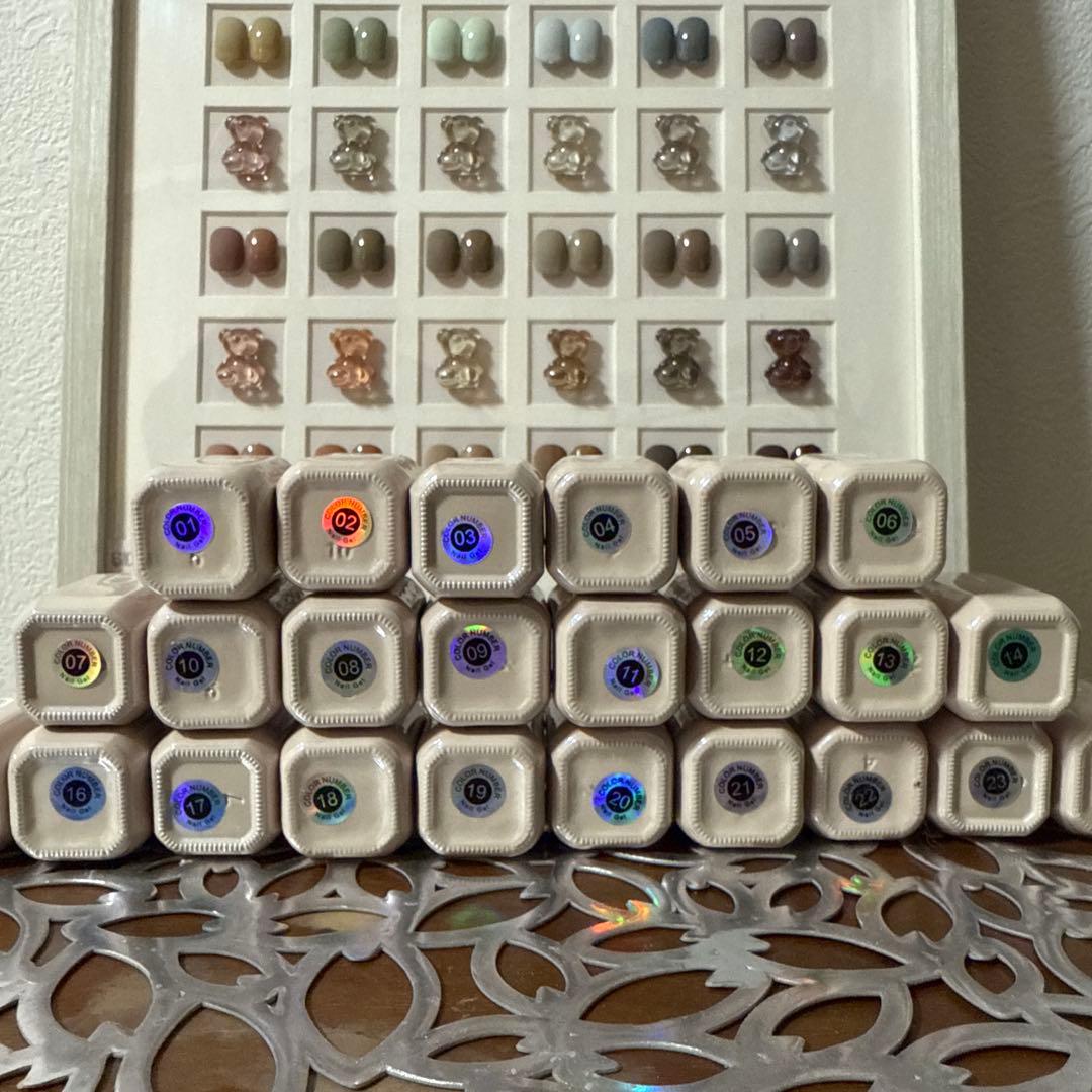 ☆新品未使用☆くまさんカラーチャート付き◇ ジェルネイル 24色セット！