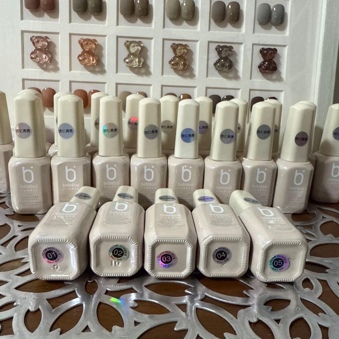 ☆新品未使用☆くまさんカラーチャート付き◇ ジェルネイル 24色セット！