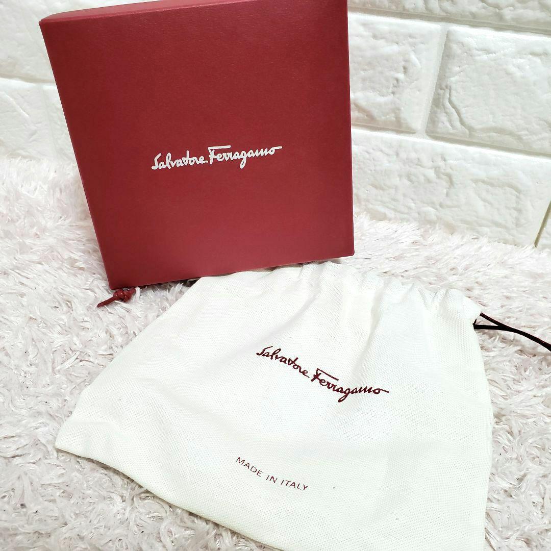 サルヴァトーレフェラガモ クリスタルビジューカチューシャ 美品