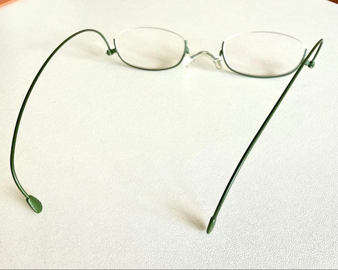 リーディンググラス　グリーン　オーバル 革ケース付き