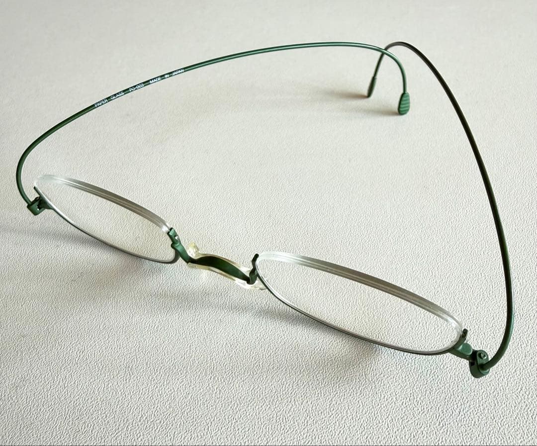 リーディンググラス　グリーン　オーバル 革ケース付き
