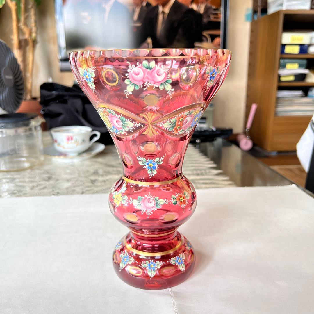 ピンクの花模様ガラスフラワーベース