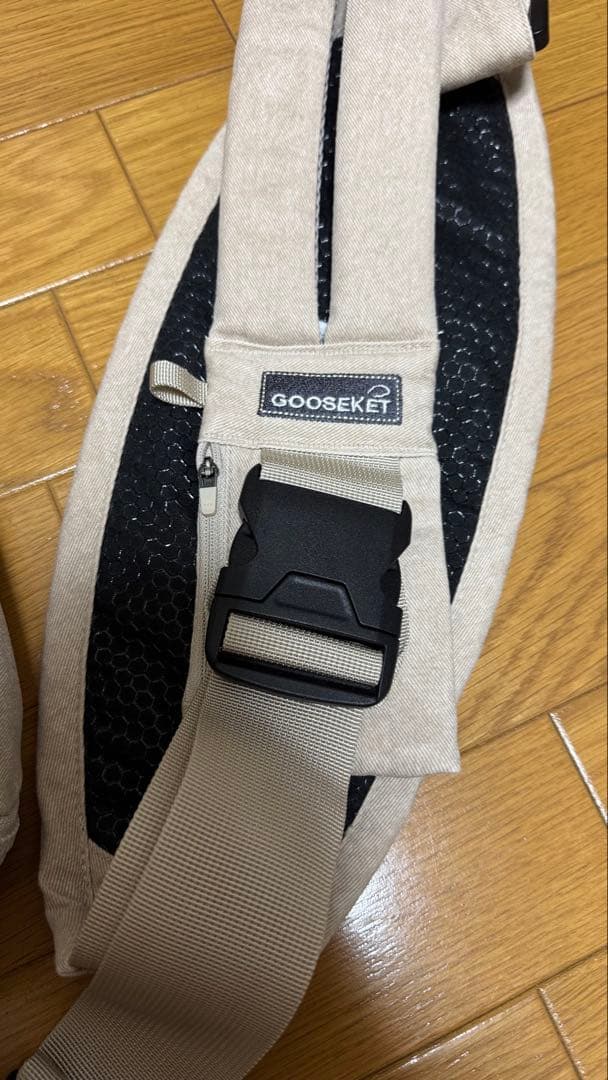 モカ　ほぼ新品　グスケット365抱っこ紐Plus ベージュ