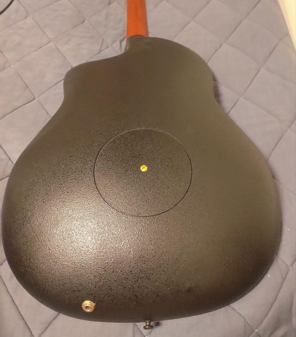 Ovation Celebrity Deluxe ハードケース、ストラップ付き