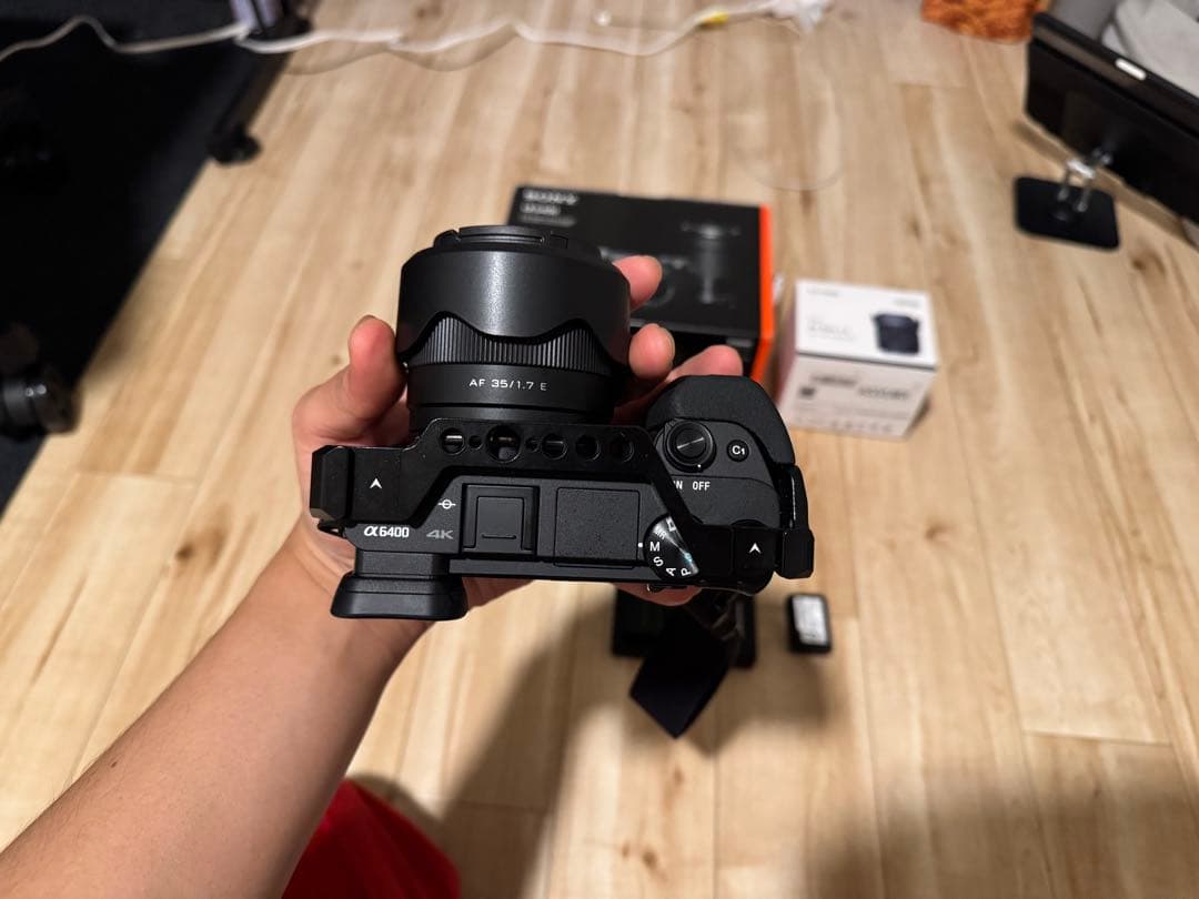 価格を値下げしました。 SONY α6400 ミラーレスカメラ レンズ3本付き