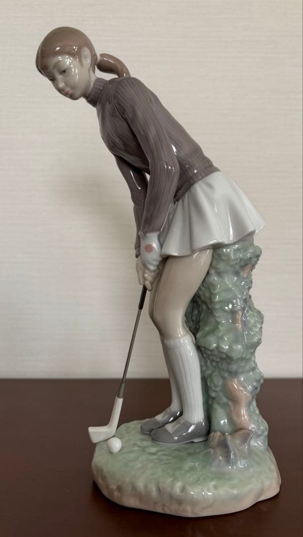 リヤドロ　ゴルフ女性