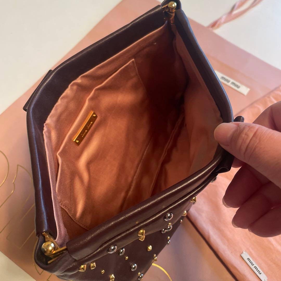miu miu スタッズ付きクラッチバッグ