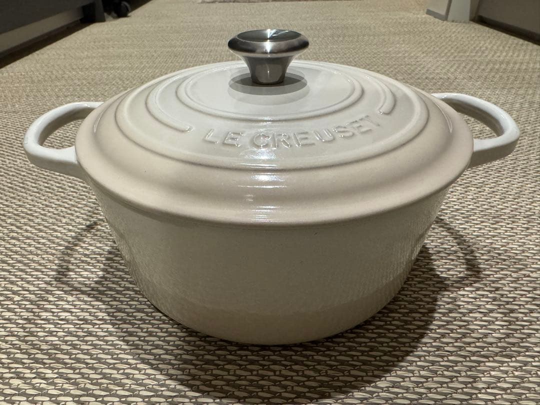 【けーき】 【美品】ル・クルーゼ ココット・ロンド 22cm メレンゲ