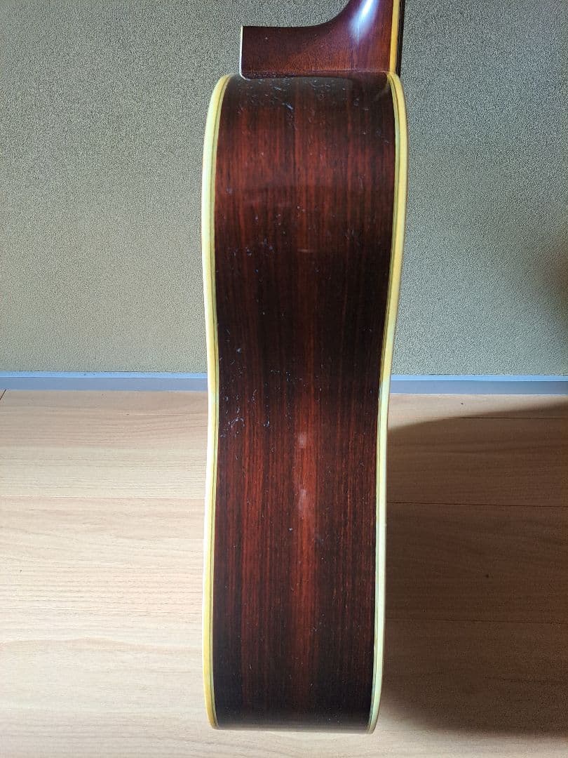 ま*ち様 YAMAKI 縦ロゴ　アコースティックギター