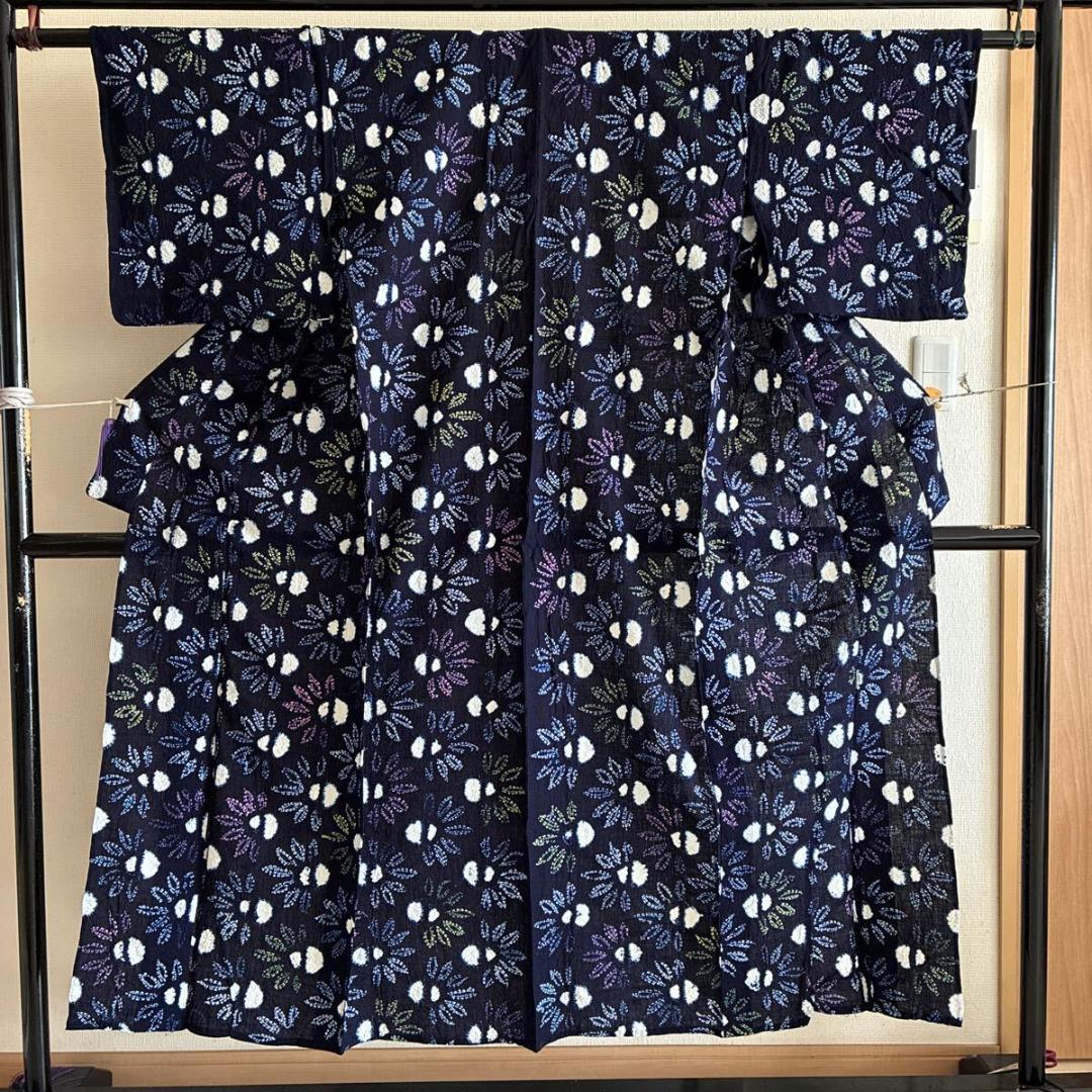 ■E4251■美品■木綿■有松鳴海絞り　藍染に黄色とピンク　花模様　浴衣■裄63