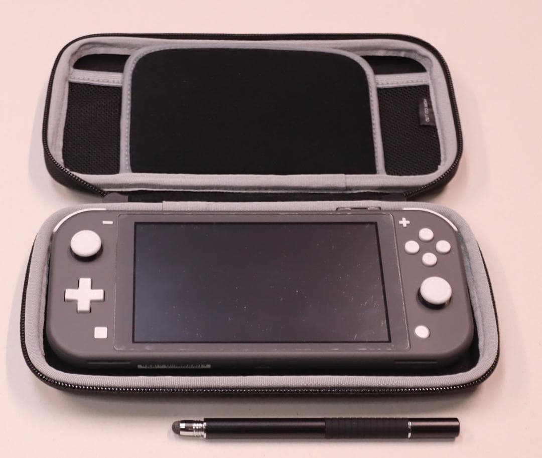 ソフト4付任天堂 SWITCH スイッチ ライトタッチスクリーン ケース 　ペン