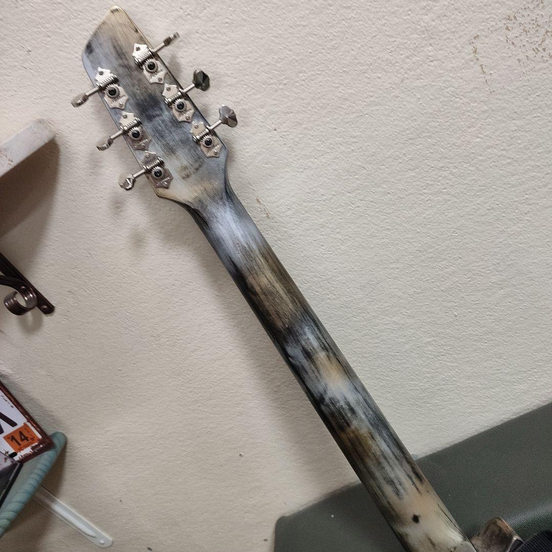 ダメージ仕様トラベルギター