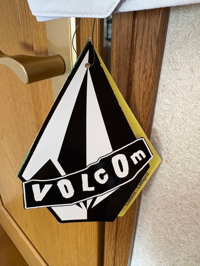 【新品・未使用】VOLCOM スノーボードジャケット Sサイズ（女性用）