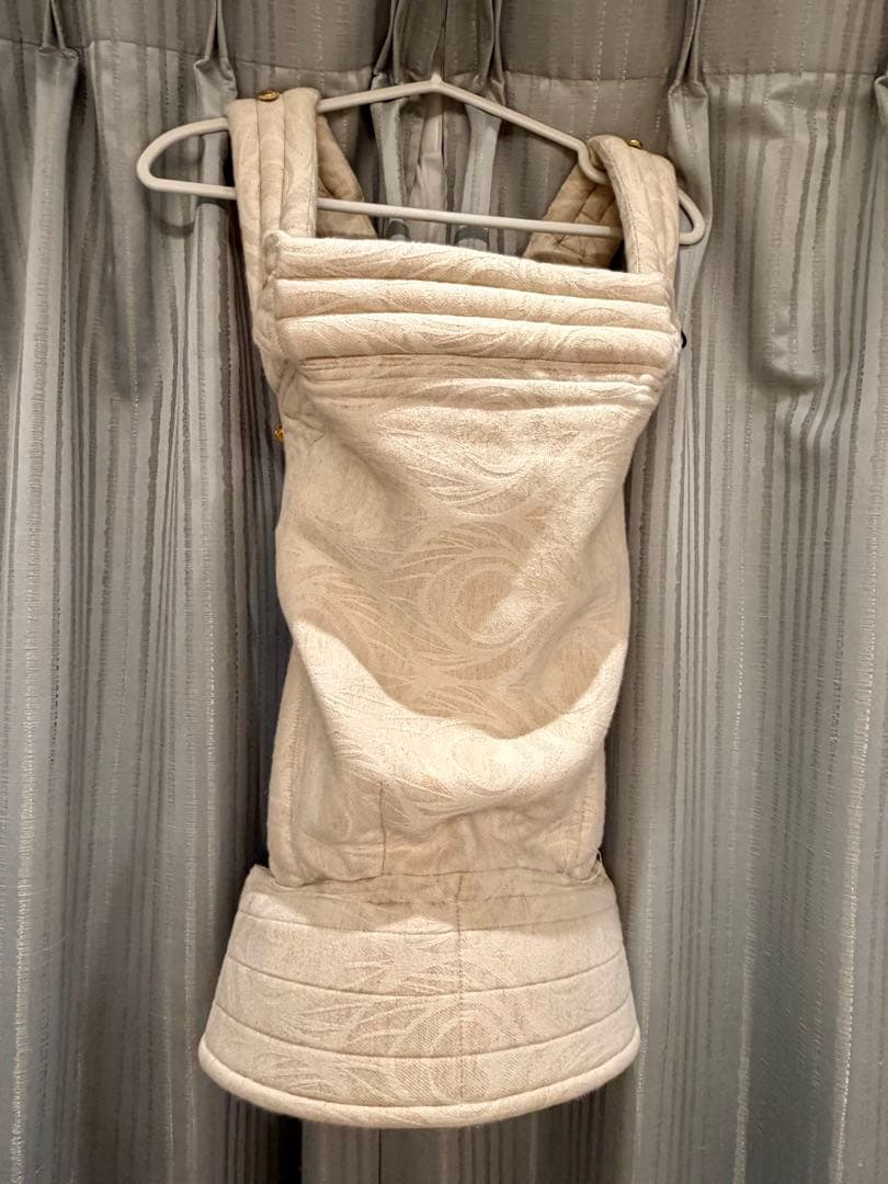 【お値下げ2日間限定】アーティポッペ 抱っこ紐 ベージュ