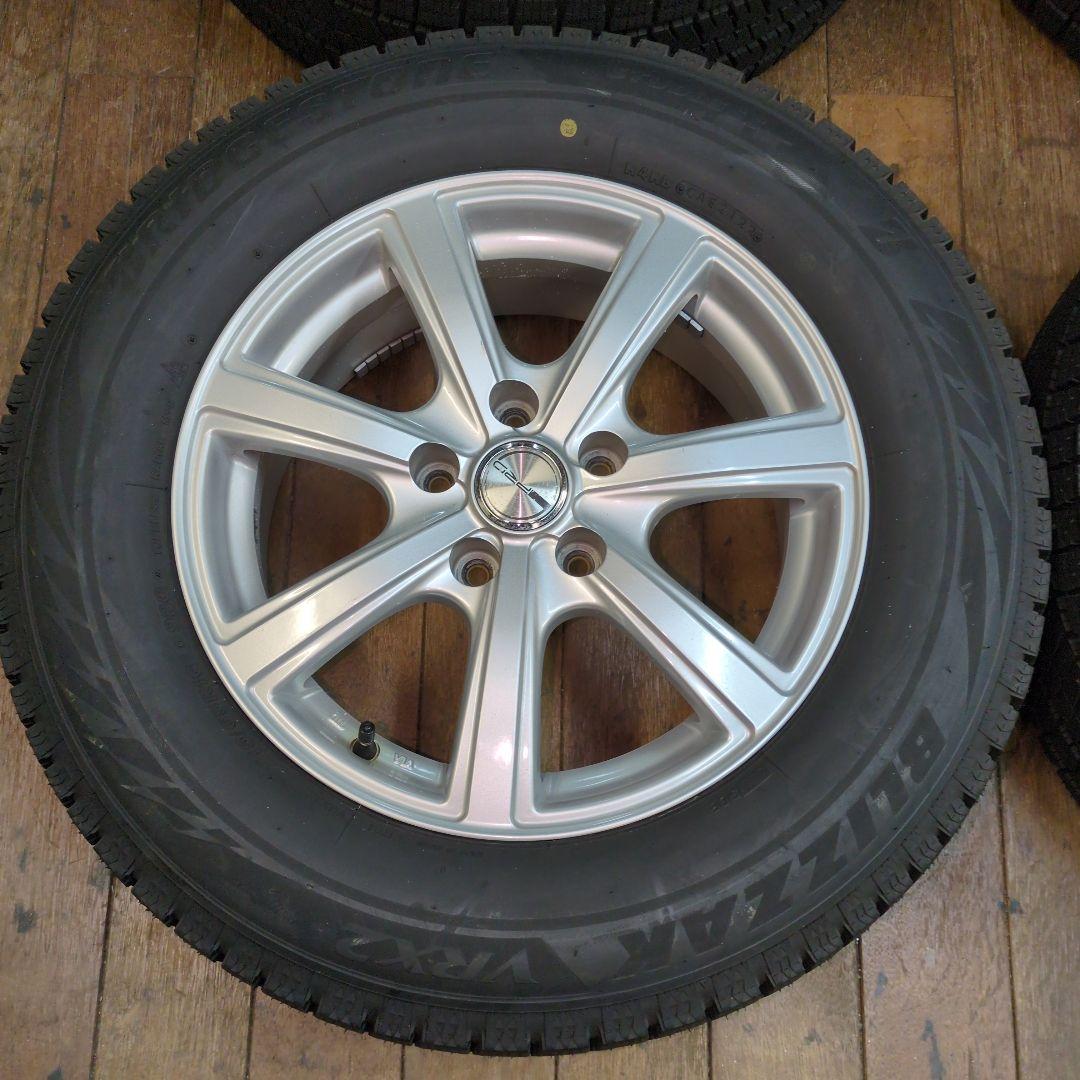 ジ*ム様 手渡可　美品　2022年　9分〜　BSスタッドレス　VRX2　215/